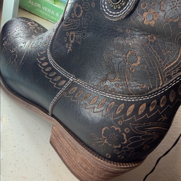 L'ATISTE Floral Embroidered Dark Brown Ankle Boots - Picture 9 of 9